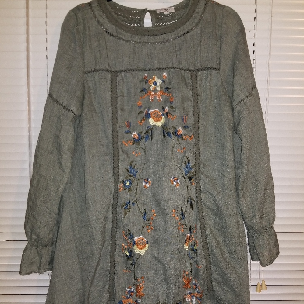 Umgee linen feeling long sleeve shirt.